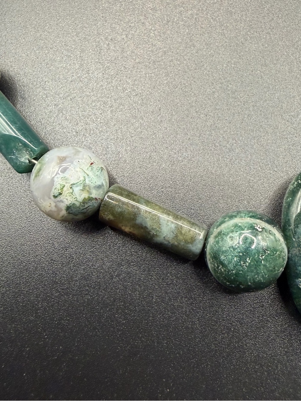 Vintage Green Gemstone Necklace Round Stones 20IN Magnetic Clasp Chain Silver - Picture 3 of 5
